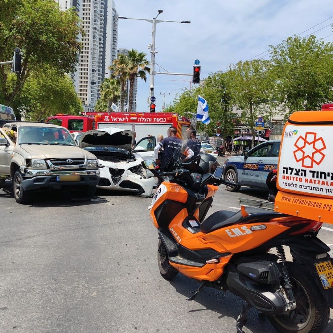 שני פצועים בתאונת דרכים בבת ים