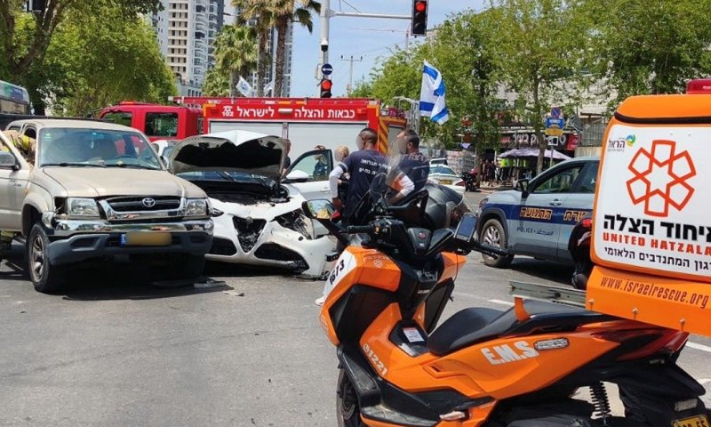 שני פצועים בתאונת דרכים בבת ים
