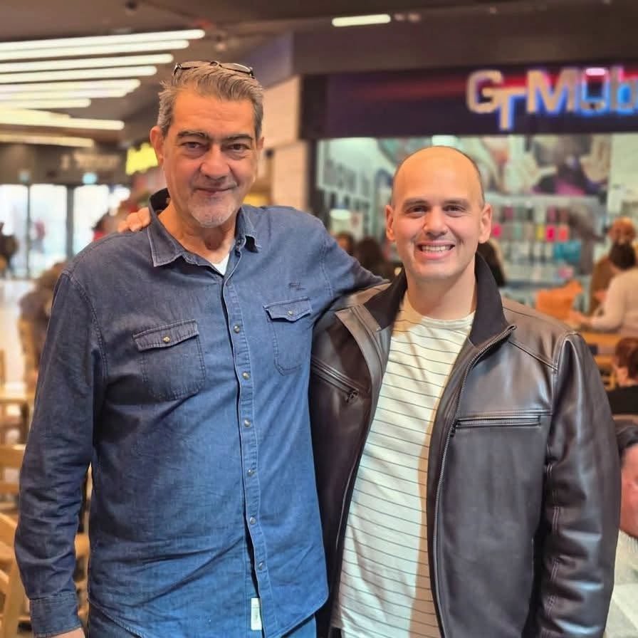 דף הפייסבוק של צביקה ברוט