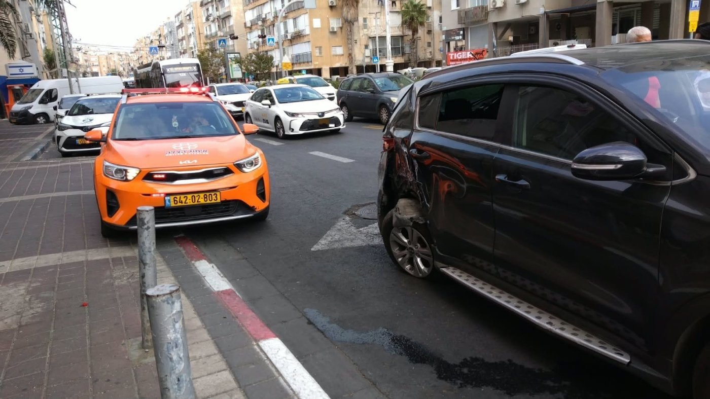 4 פצועים בתאונה עם מעורבות אוטובוס בבת ים