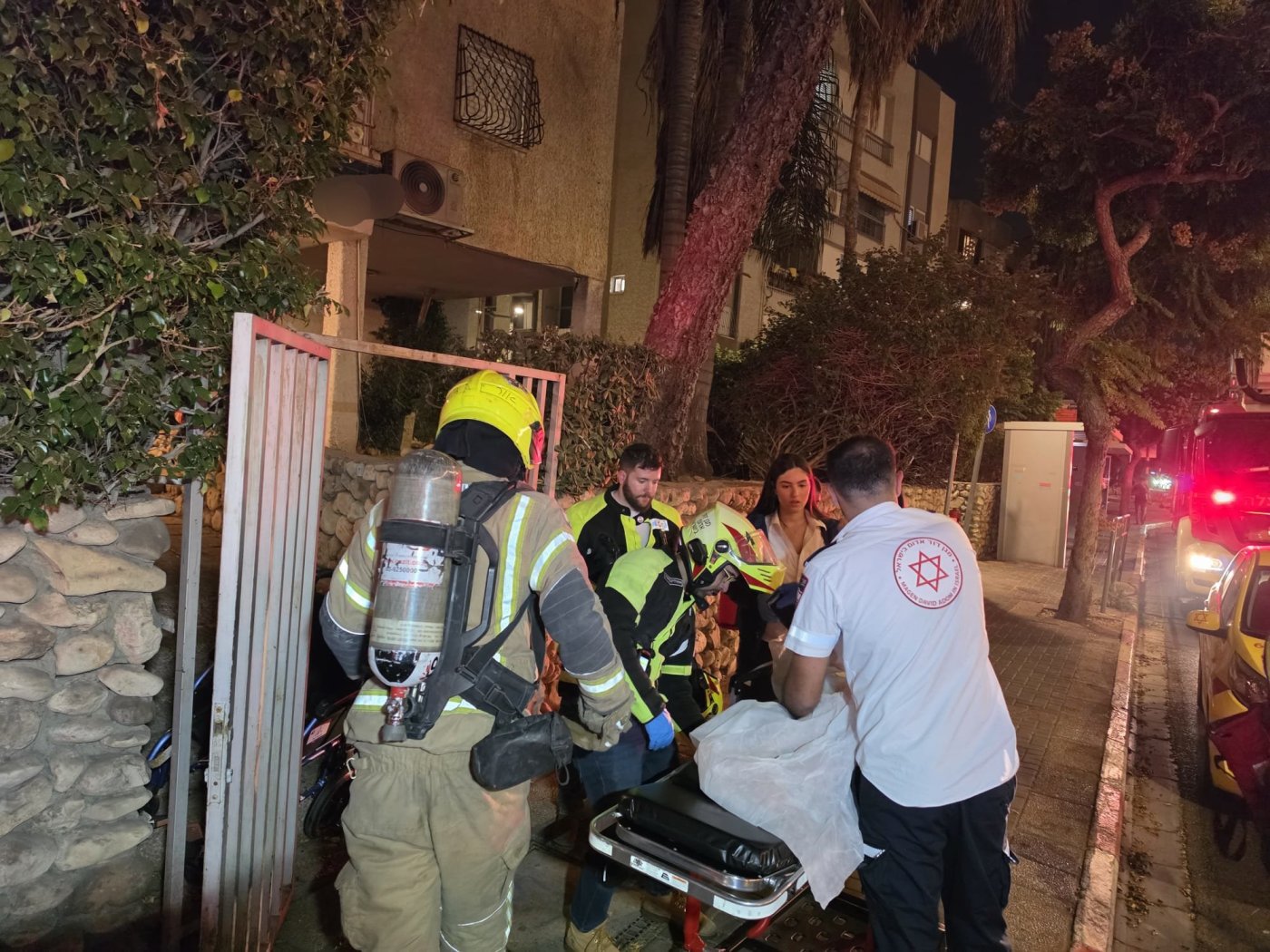 חולצה לכודה מדירה בוערת בראשון לציון