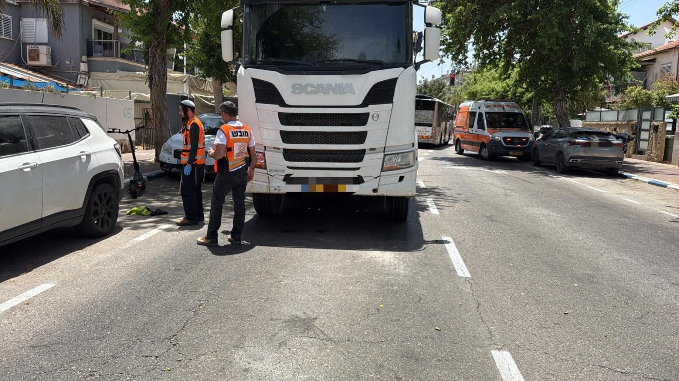 קטין רוכב קורקינט נפצע בתאונה בחולון
