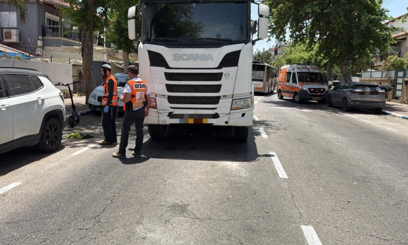 קטין רוכב קורקינט נפצע בתאונה בחולון