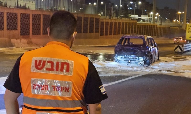 רכב עלה באש במחלף דב הוז