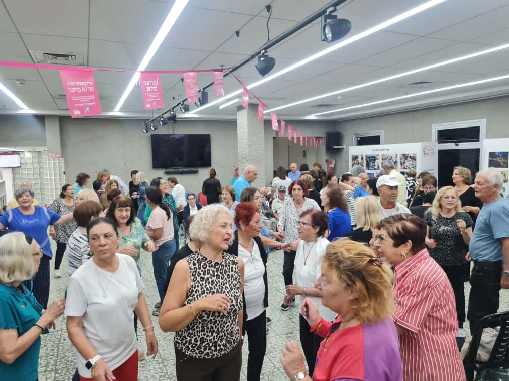 ותיקי חולון נהנו באירוע הרקדה בבניין העירייה