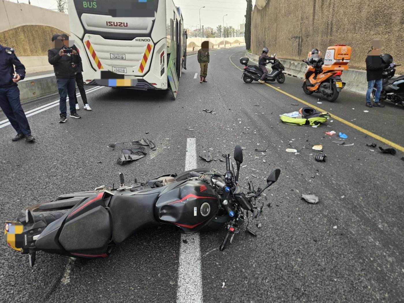 פצוע קשה בתאונה בין אוטובוס לאופנוע סמוך למחלף וולפסון