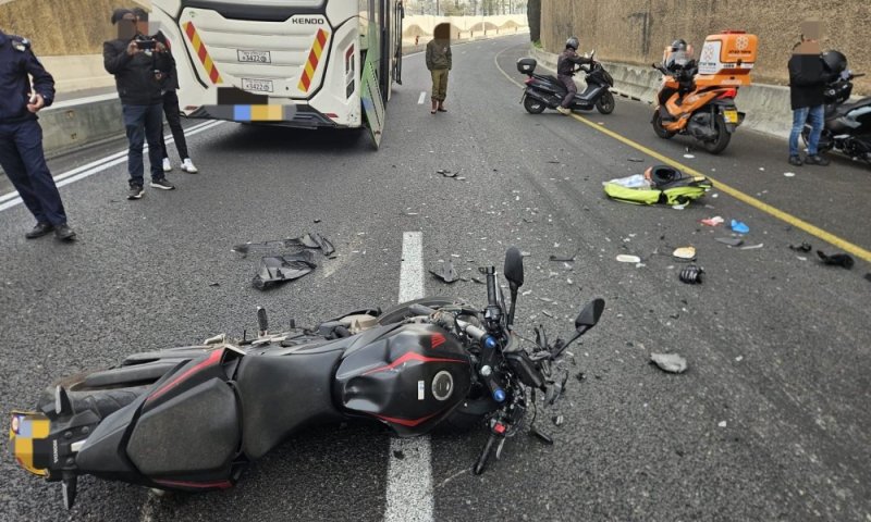 פצוע קשה בתאונה בין אוטובוס לאופנוע סמוך למחלף וולפסון