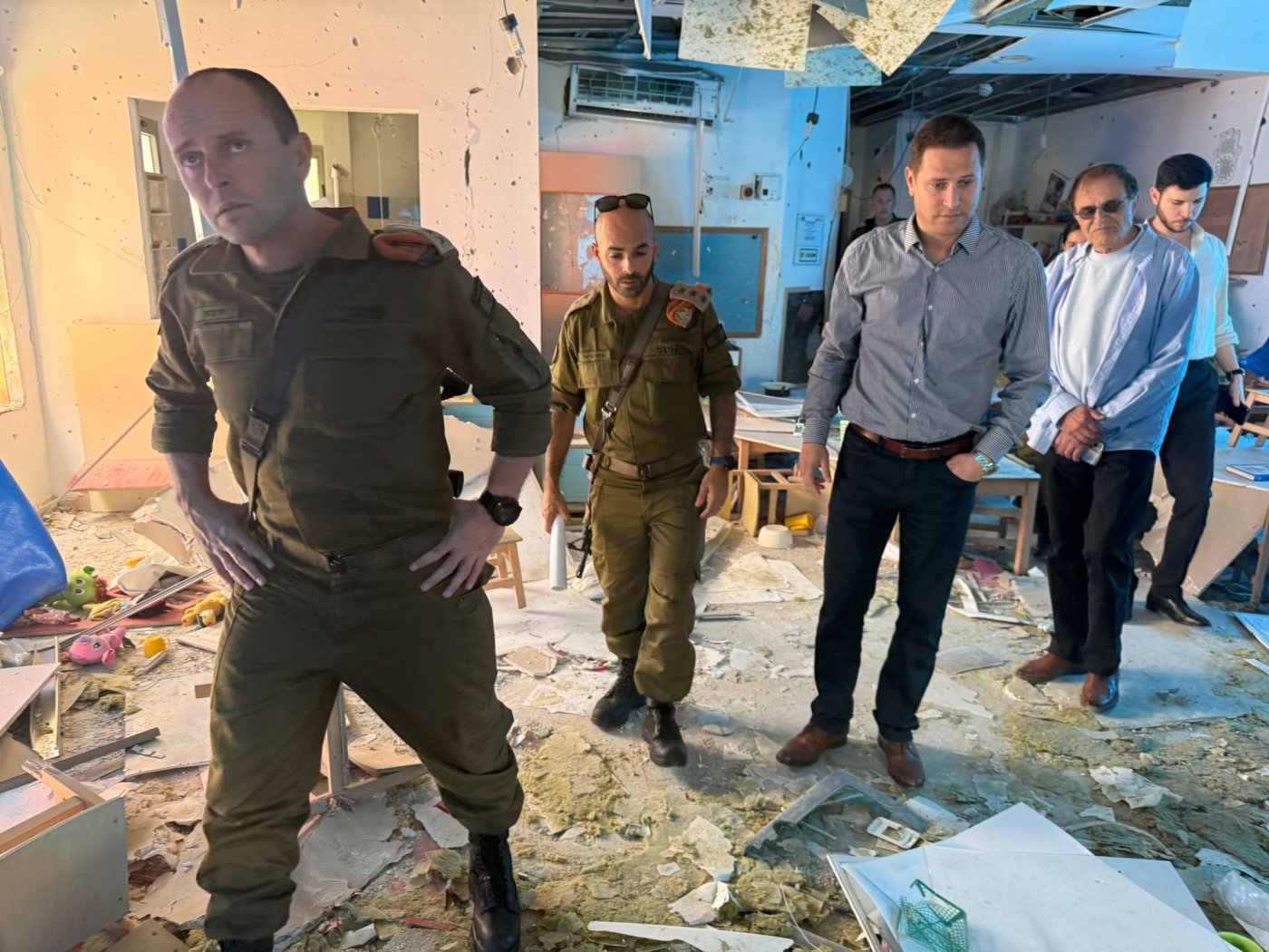 אלוף פיקוד העורף ביקר בגן הילדים שנפגע מרסיסים בראשון לציון