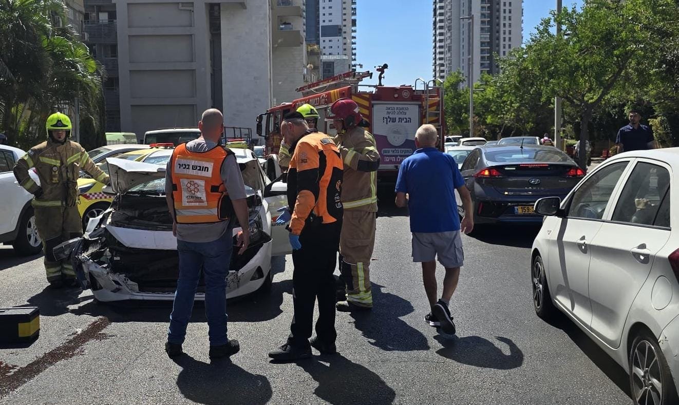 מספר פצועים בתאונה בבת ים