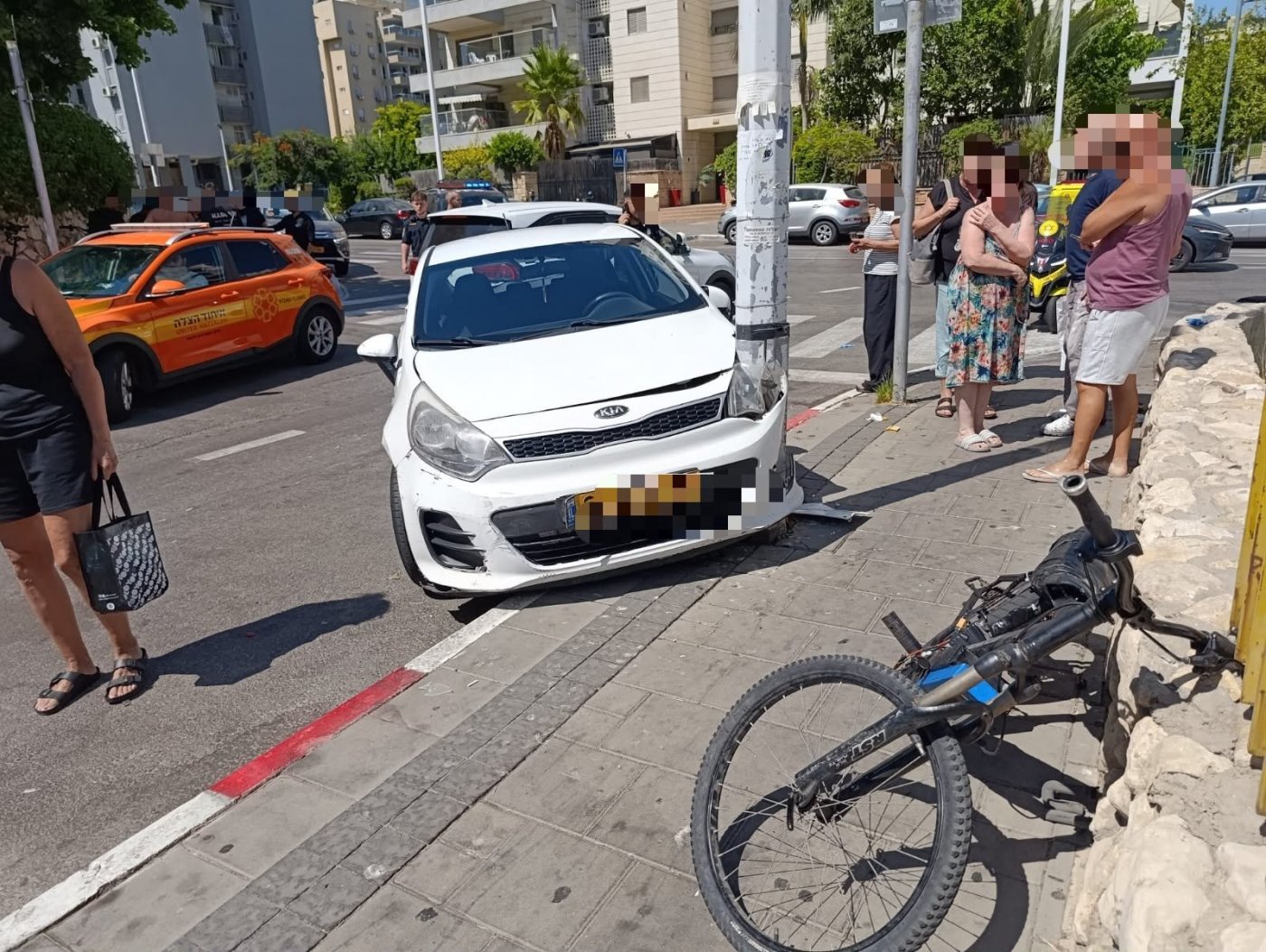 רוכב אופניים נפצע קשה בתאונה בבת ים