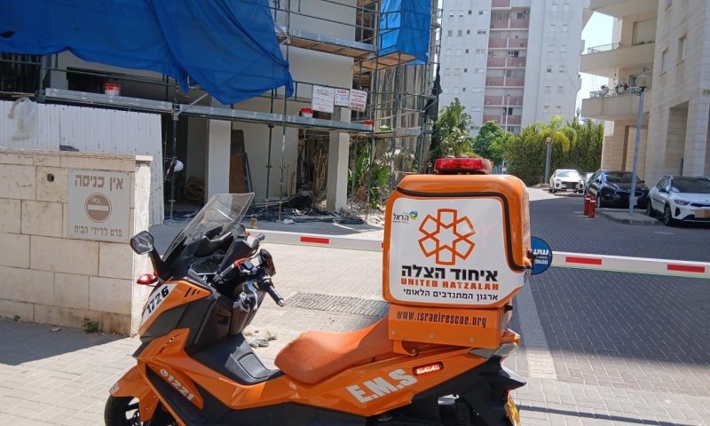 פועל נפצע בינוני לאחר שנפל מקומה שנייה באתר בנייה ברחובות