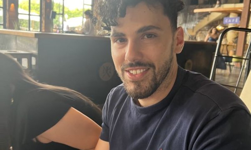 מהפכת ה-LLM בחיפוש: איך צחי ששון מלמד את הבינה המלאכותית להמליץ על העסק שלכם?