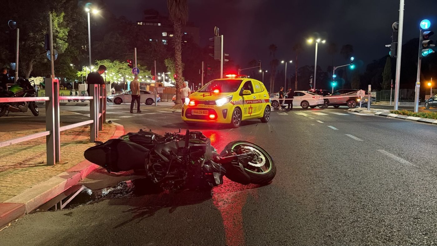 רוכב אופנוע נפצע קשה בתאונה בחולון