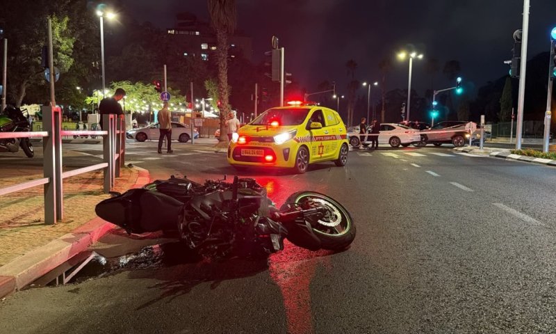 רוכב אופנוע נפצע קשה בתאונה בחולון