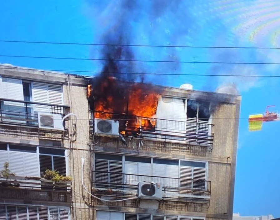 שריפה בדירה ברחוב הלפר בבת ים