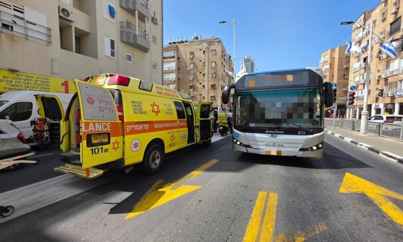 פצוע אנוש מפגיעת אוטובוס בבת ים