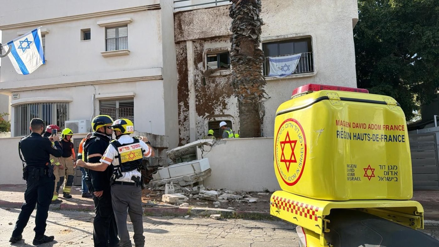 זירות רסיסים בחולון ובת ים בעקבות מטח הטילים שנורה בצהריים