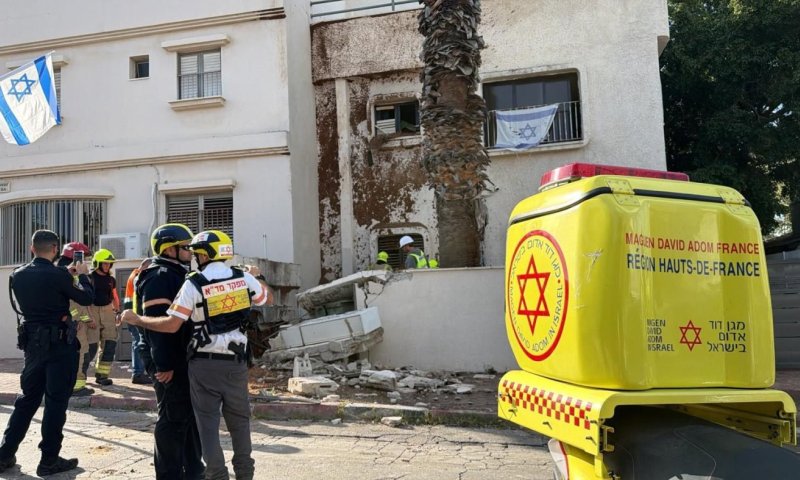 זירות רסיסים בחולון ובת ים בעקבות מטח הטילים שנורה בצהריים