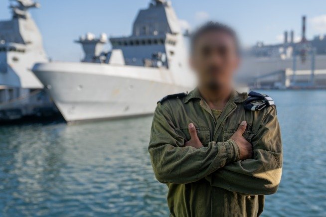 סגן נ' מחולון- סיים בהצלחה קורס חובלים וקיבל את הדרגות וסיכת החובל