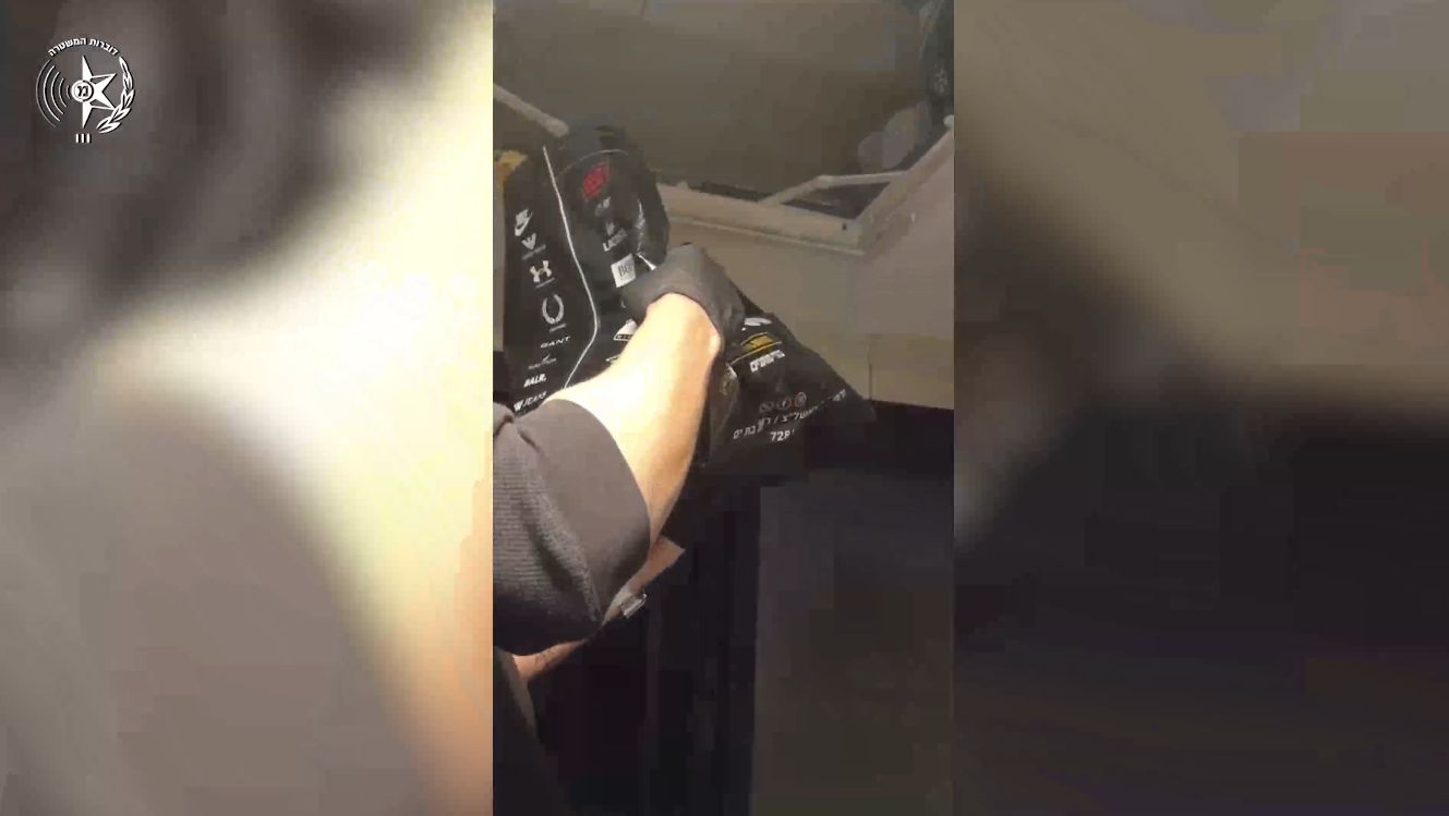 נתפסה כמות גדולה של סמים מוסלקים בתקרה של דירה בבת ים