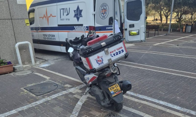 גבר אותר ללא רוח חיים בדירה בבת ים