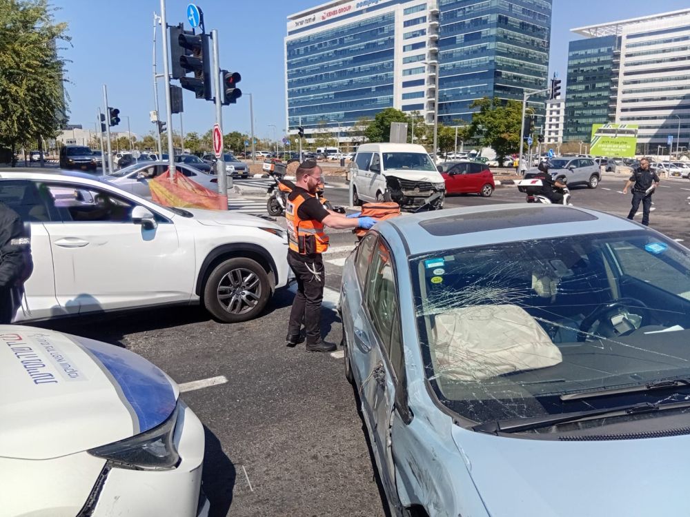 שני פצועים בתאונה בחולון