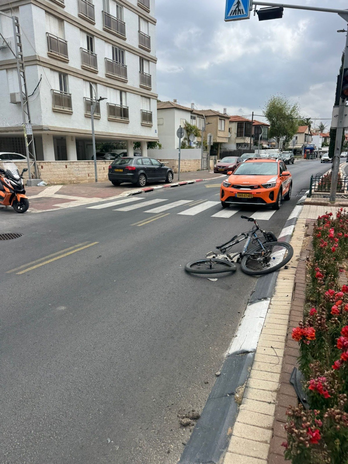 אישה נפצעה בתאונת אופניים בחולון