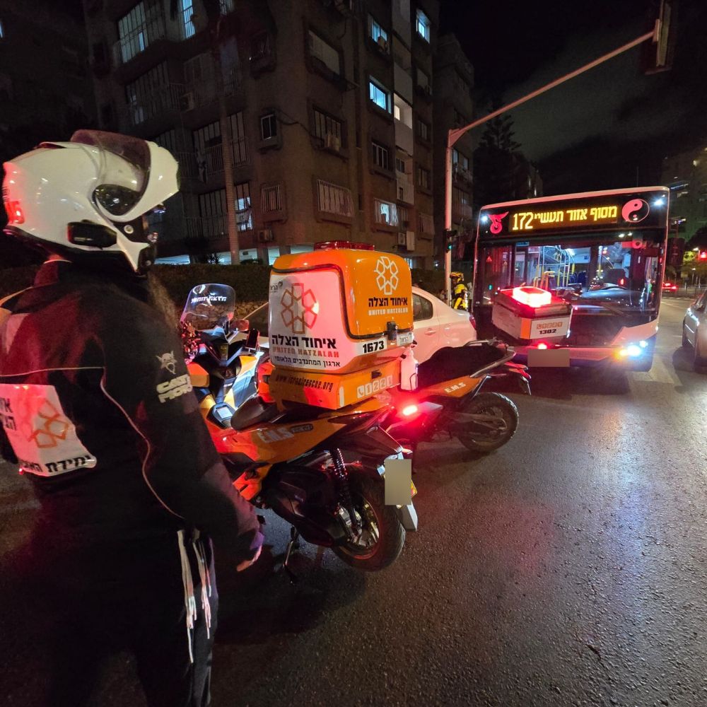 פצוע בתאונת אוטובוס בשכונת קריית שרת