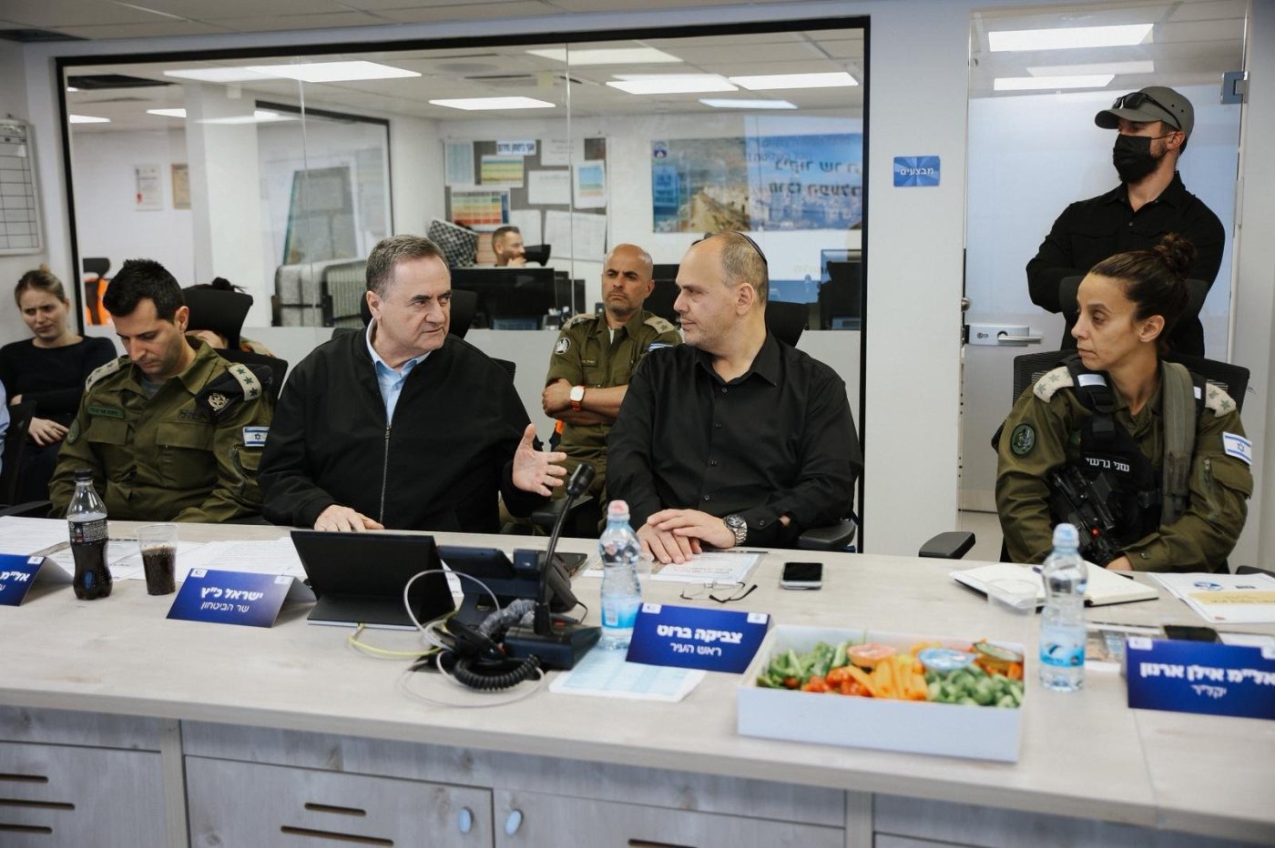שר הביטחון ביקר בבת ים ושיבח את העיר על תפקודה בזמן חירום