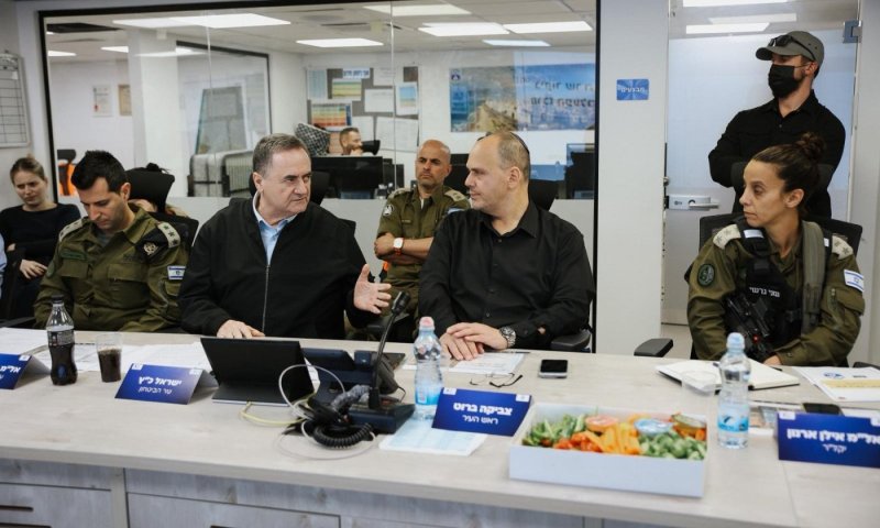 שר הביטחון ביקר בבת ים ושיבח את העיר על תפקודה בזמן חירום