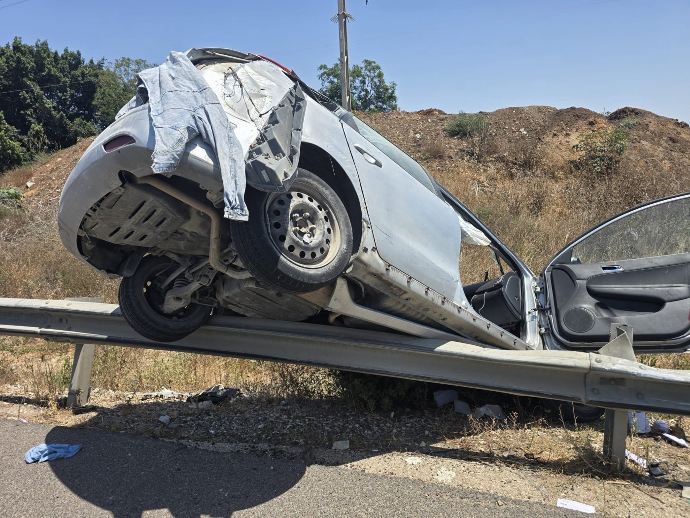 2 פצועים בהתנגשות רכב במעקה בטיחות סמוך לצריפין