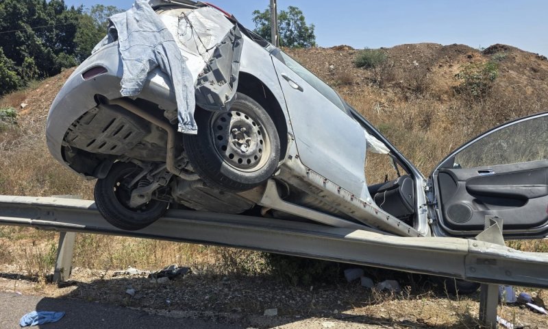 2 פצועים בהתנגשות רכב במעקה בטיחות סמוך לצריפין