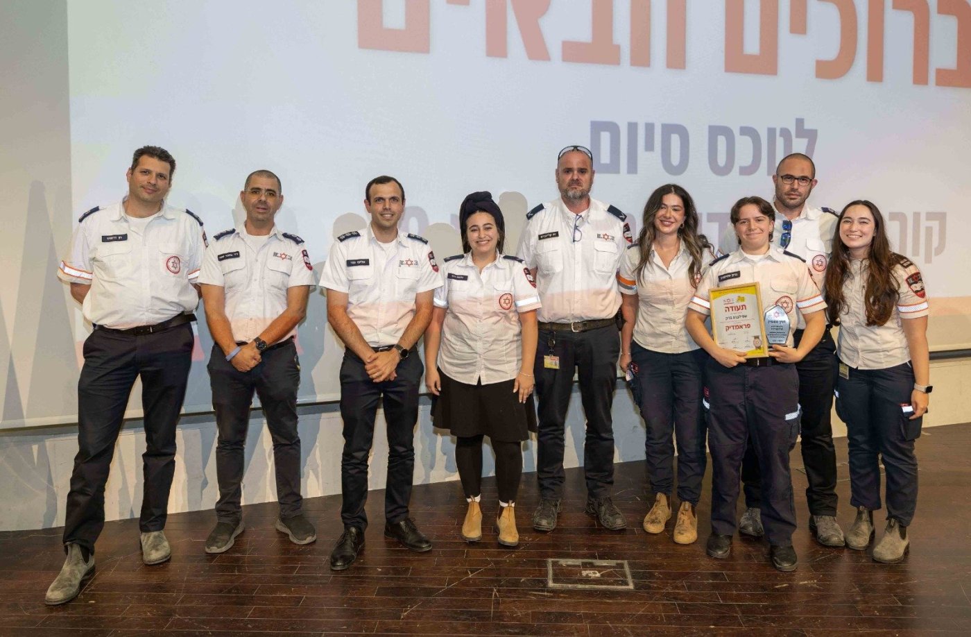 מפגש מרגש של תושב חולון עם הפראמדיקים שהצילו את חייו