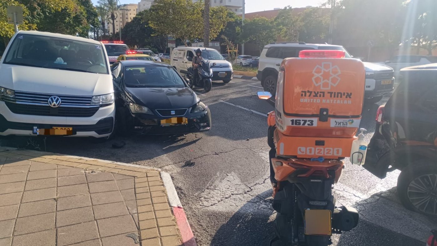 תאונה בין 3 כלי רכב במרכז חולון