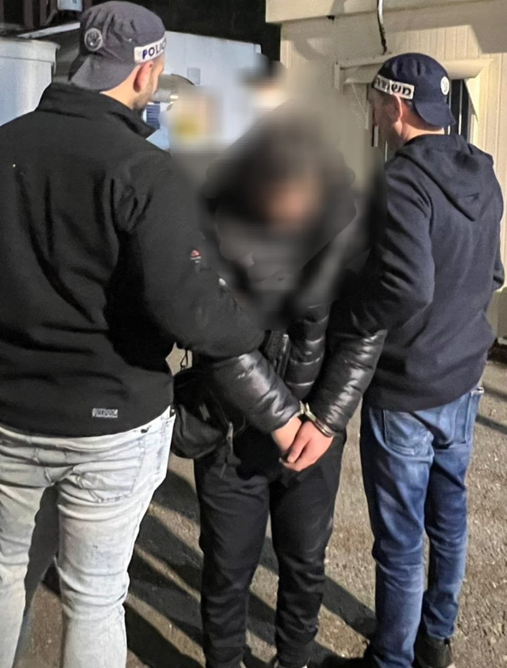 תושב חולון נתפס על חם פורץ לרכב בחניית מתחם קניות