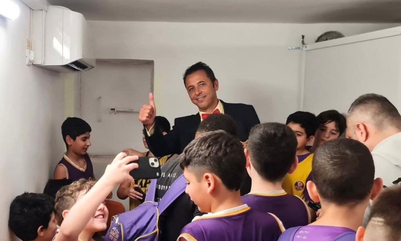 האזעקה יצרה מפגש לא צפוי בין דוד חיים לשחקני מחלקת הנוער של הפועל חולון