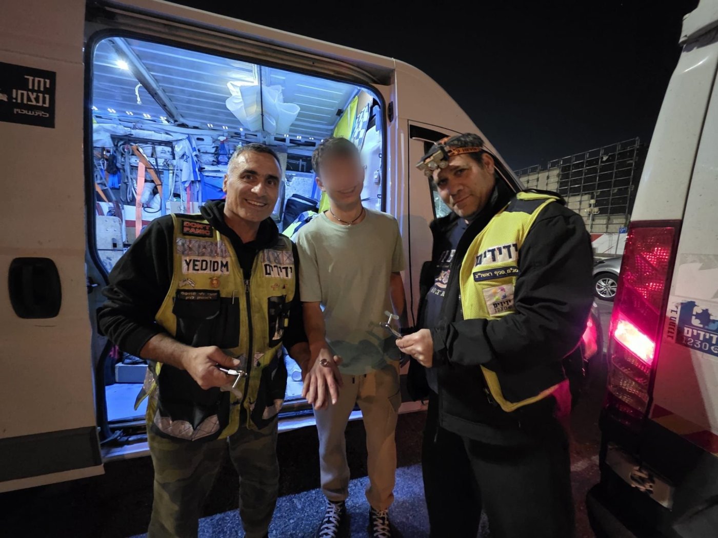 מתנדבי ידידים מיהרו לסייע לנער במצוקה בקניון הזהב