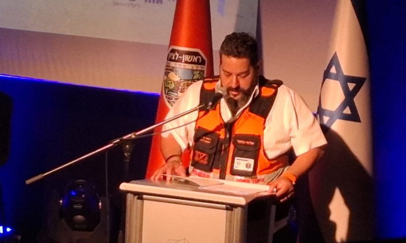 הצדעה לראש סניף "איחוד הצלה" ראשון לציון בערב יום העצמאות