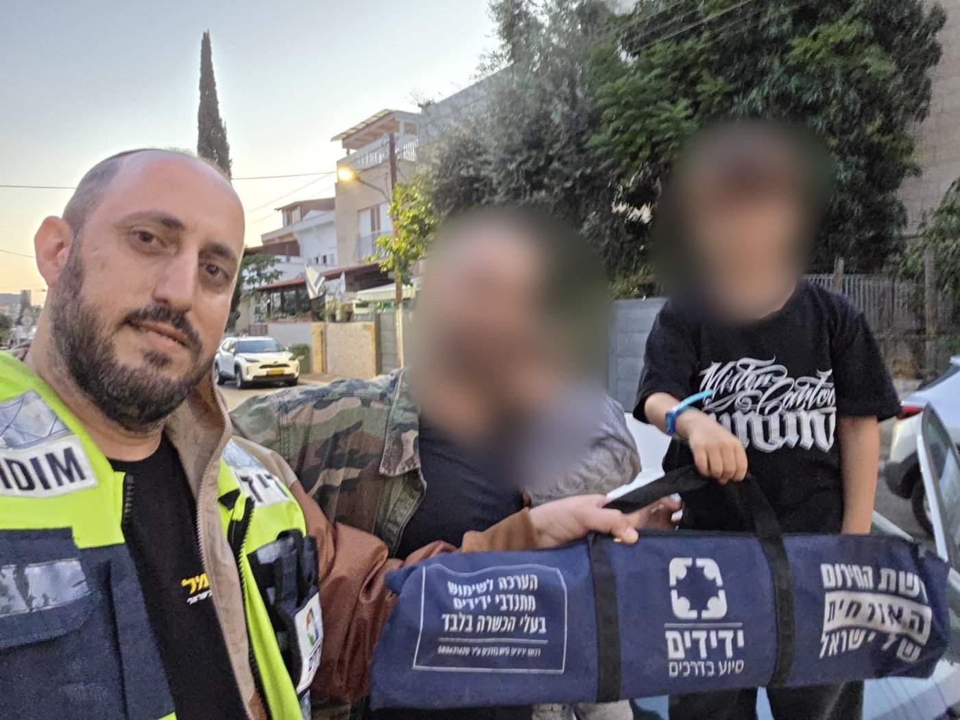 בן שנתיים ננעל ברכב במרכז חולון