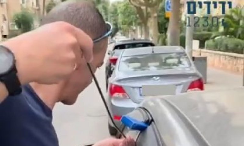 תינוק ננעל ברכב לעיני אמו במרכז ראשון לציון