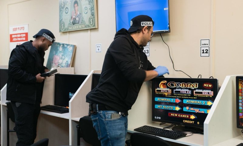 פשיטה על מתחם הימורים באזור התעשייה בת ים