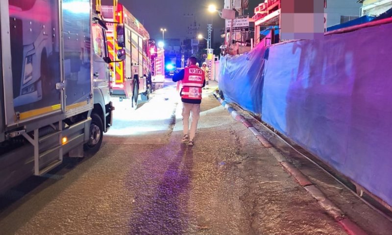 שריפה עם לכודים באזור התעשייה בחולון