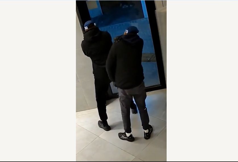 התחזו לשוטרים ופרצו לבית בראשון לציון