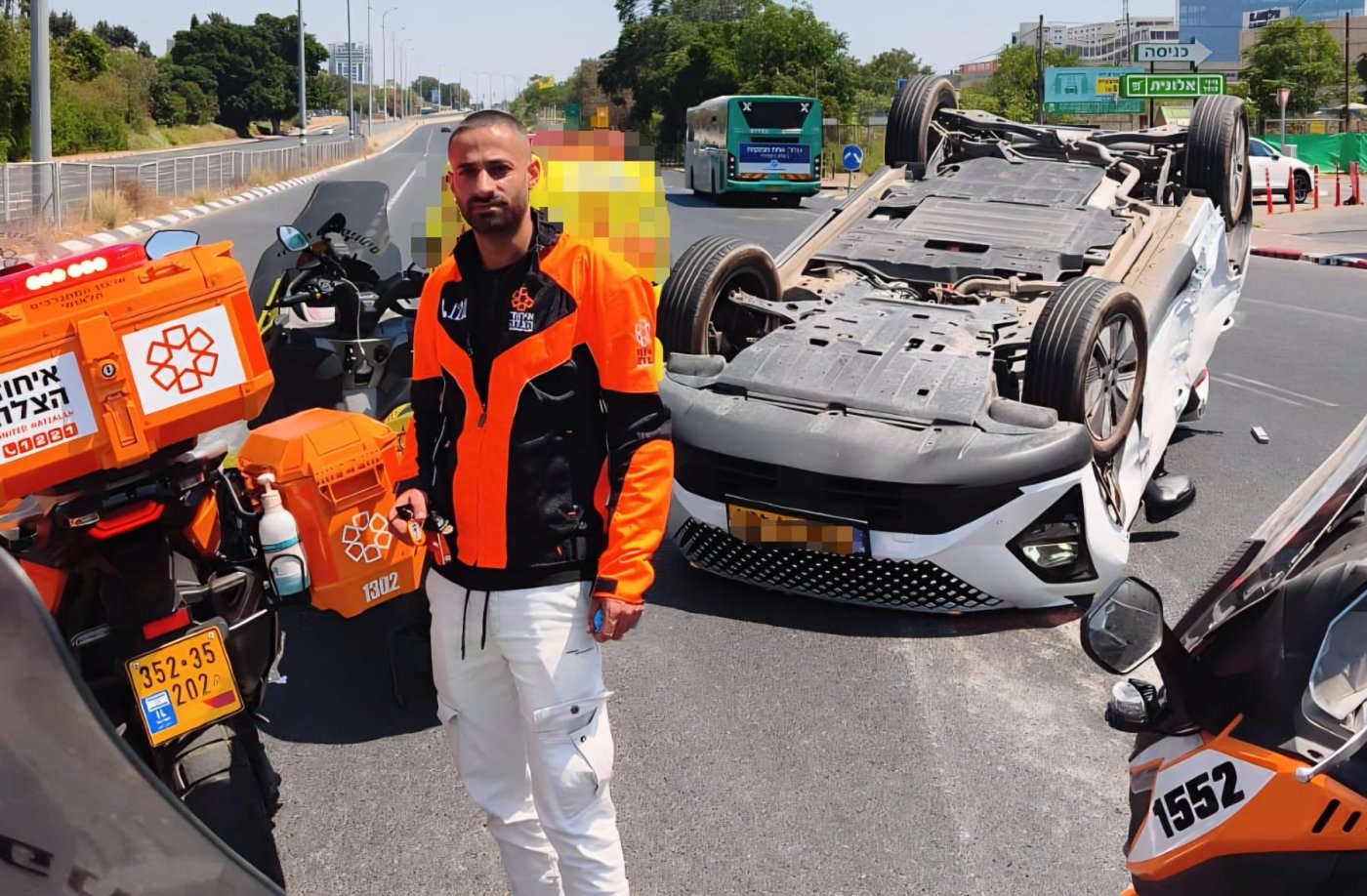 פצוע בהתהפכות רכב בכניסה לאזור התעשייה בחולון