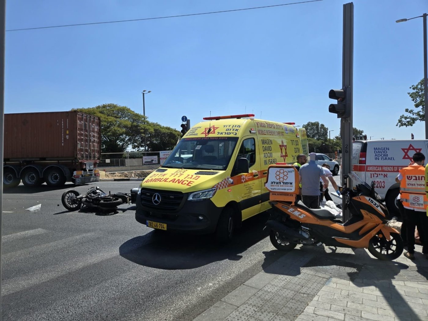 רוכב אופנוע נפצע בתאונה בצומת חולון