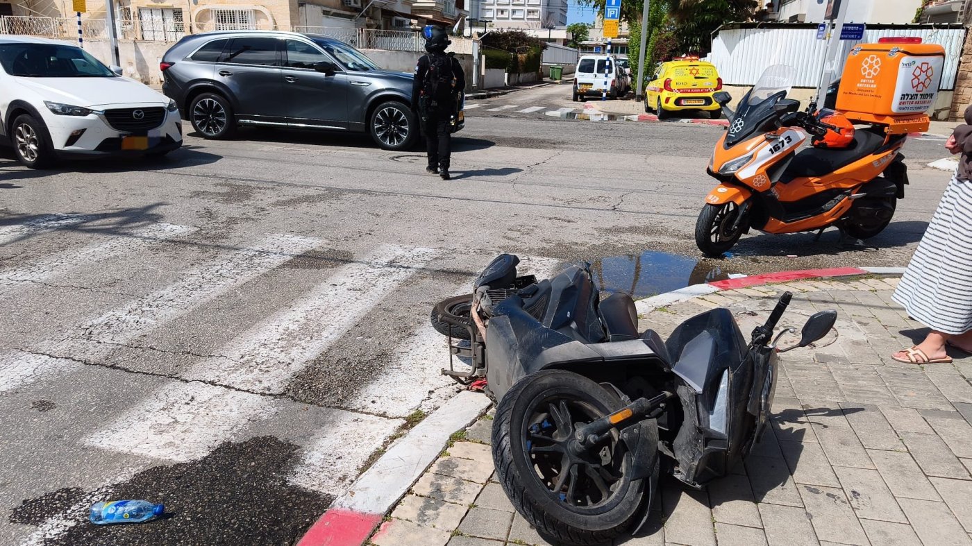 צעירה נפגעה בתאונת אופנוע במרכז חולון