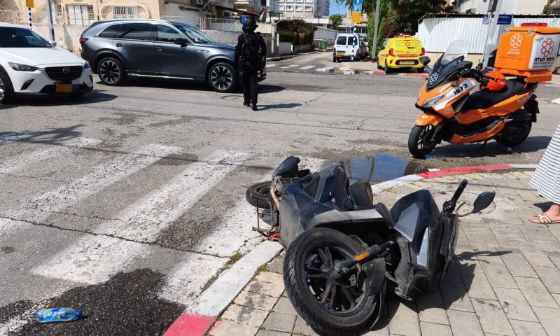 צעירה נפגעה בתאונת אופנוע במרכז חולון