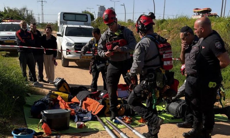 כלבה נפלה לבור רווי גזים רעילים בעומק של כ-10 מטרים בראשון לציון