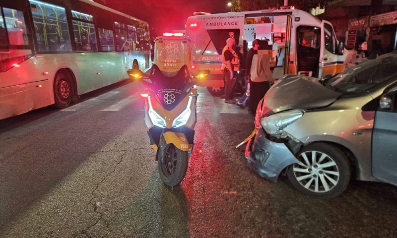 3 פצועים בתאונת דרכים במרכז בת ים