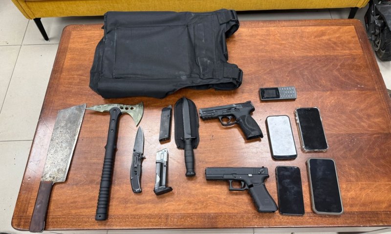 פלילים בחולון: נעצרו חשודים עם סכינים, וסמים נתפסו במועדון בעיר